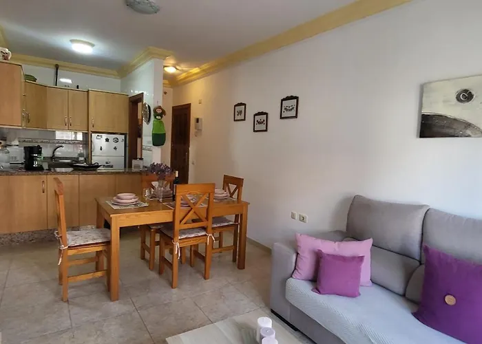 Your Coastal Getaway דירה